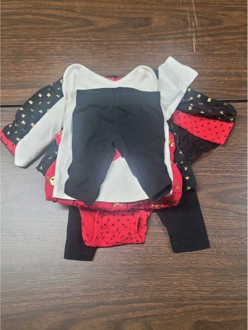 6 Piece Bow Themed Bundle Of 0-3 Mo Clothes